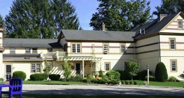 1802 House Bed and Breakfast