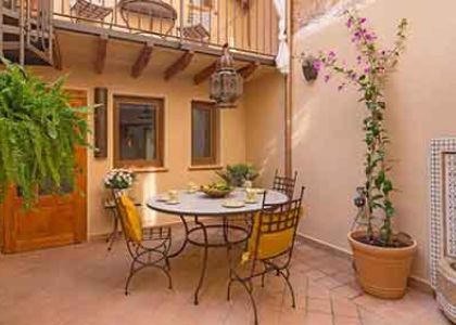 Boutique Hostal Born 53