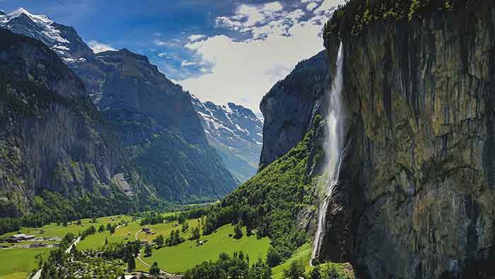 Lauterbrunnen: 72 Wasserfälle & Cannabis-Guide