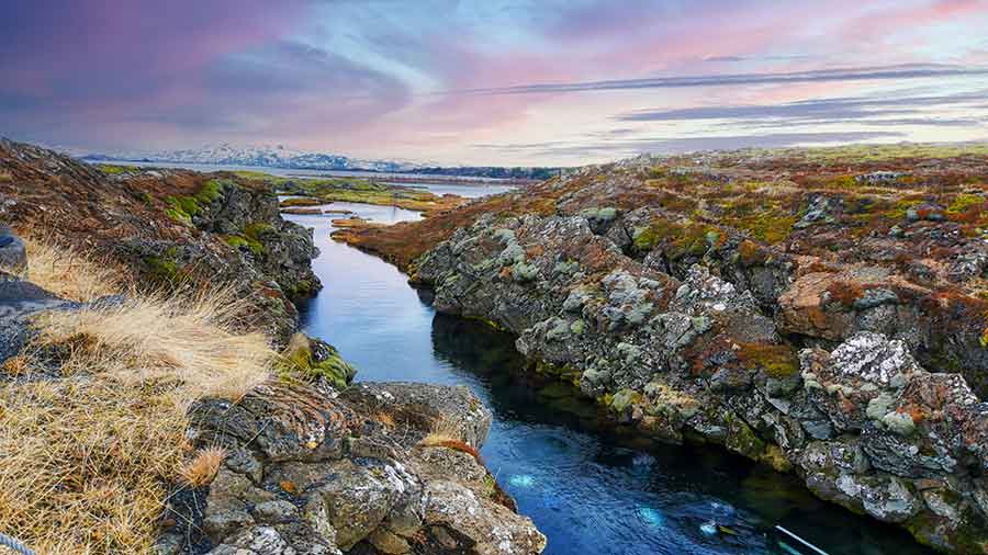 👉 Thingvellir: Kraft zwischen Kontinenten spüren