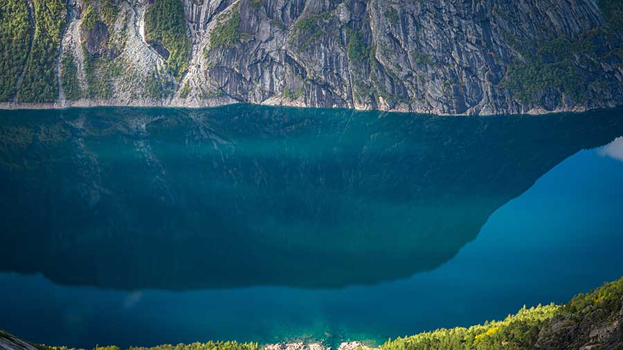 👉 Trolltunga: Norwegens Fels voller Weite