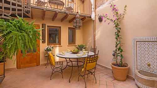 Boutique Hostal Born 53