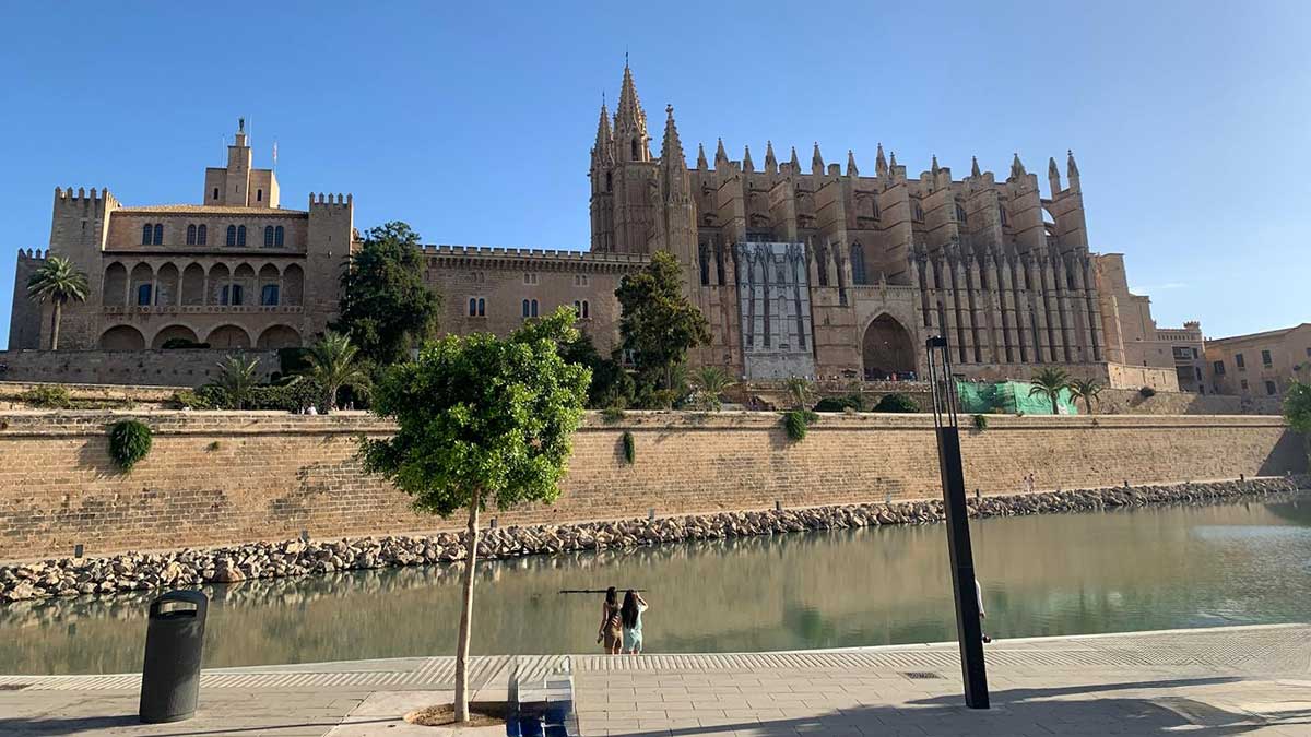 Palma de Mallorca erleben – Kultur, Strand & Cannabis-Clubs