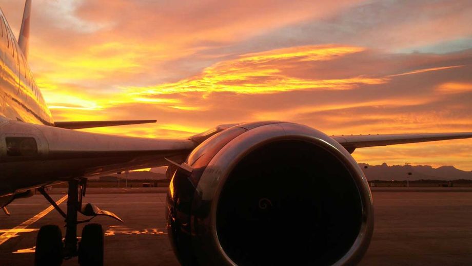 WLAN im Flugzeug 2026: Internet über den Wolken erklärt