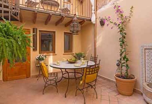 Boutique Hostal Born 53