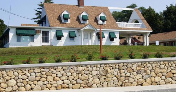 Blue Spruce Inn & Townhouses