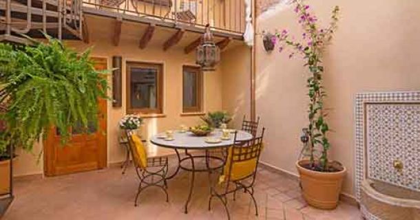 Boutique Hostal Born 53