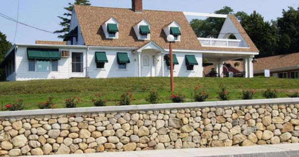 Blue Spruce Inn & Townhouses