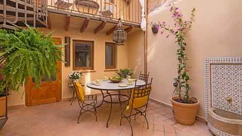 Boutique Hostal Born 53