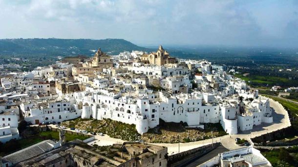Ostuni: Die weiße Stadt Apuliens & Cannabis-Urlaub
