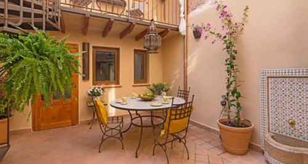 Boutique Hostal Born 53