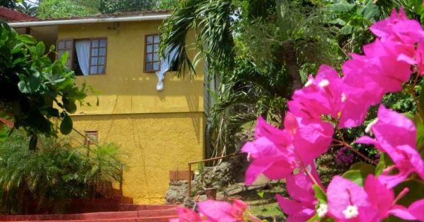 La Familia Guest House and Natural Farm