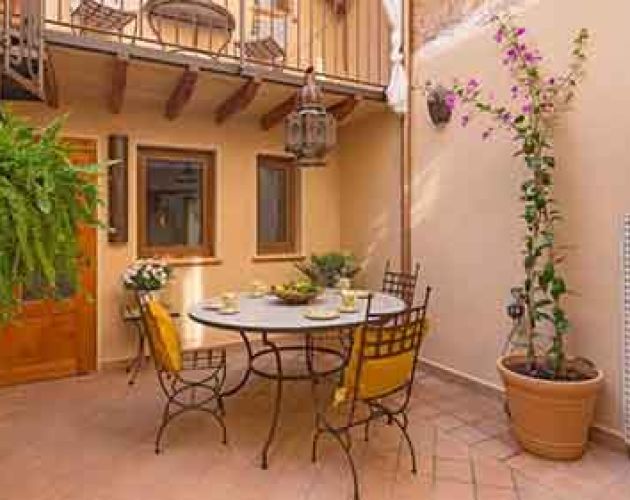 Boutique Hostal Born 53