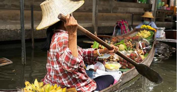 Magischer Nachtmarkt bei Bangkok erleben